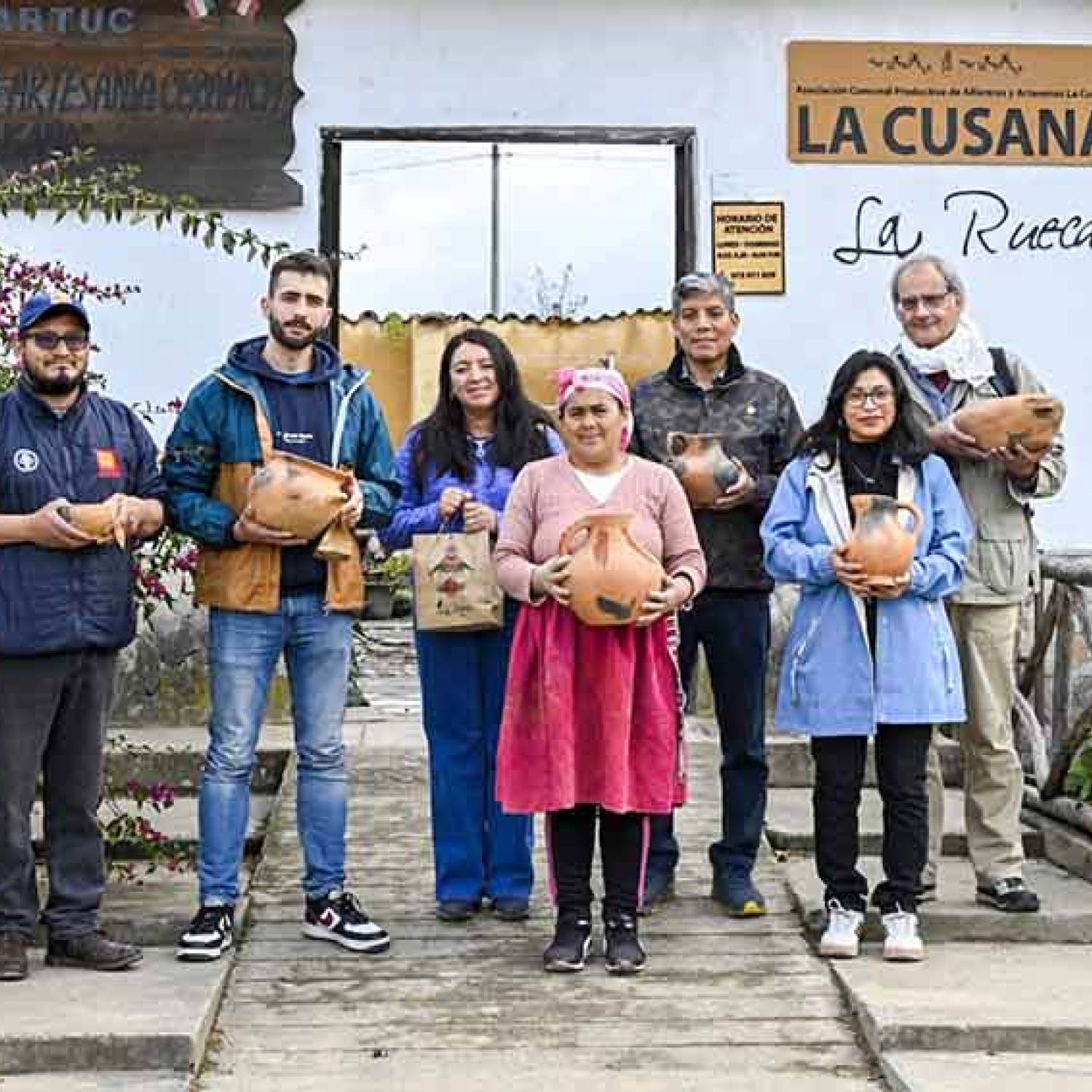 Conociendo el saber ancestral de las mujeres alfareras de Huancas